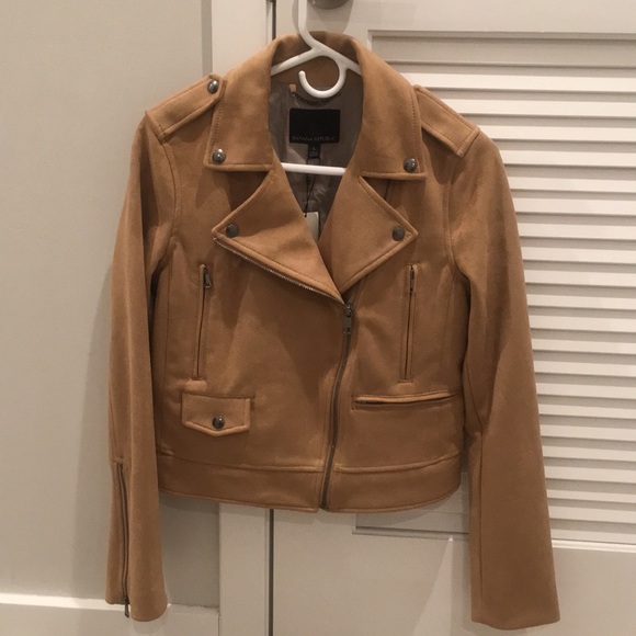 Hi I’m Kristy! Welcome to my closet! - Picture 1 of 5